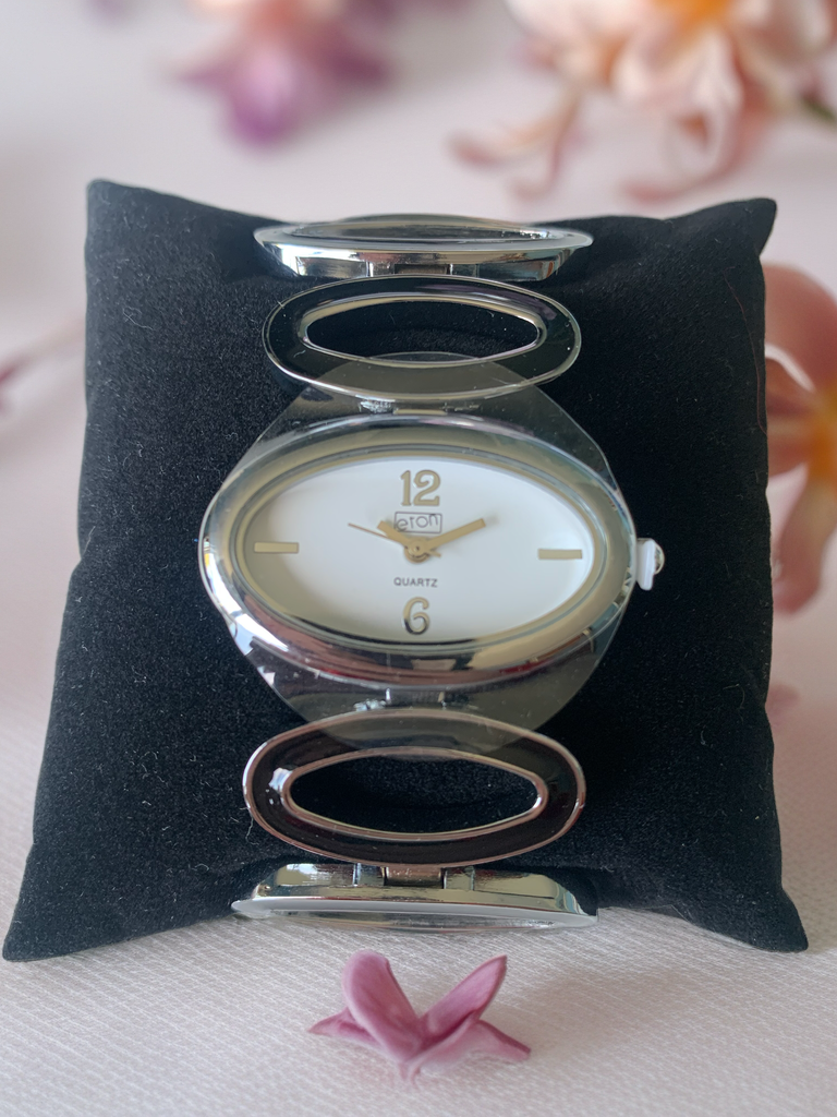 Oval Link Quartz Bracelet Watch