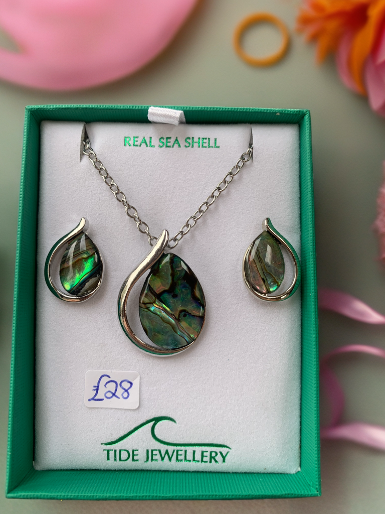 Big Teardrop Jewellery Set